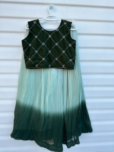 CROP TOP&SKIRT,SLEEVES ATTACHED