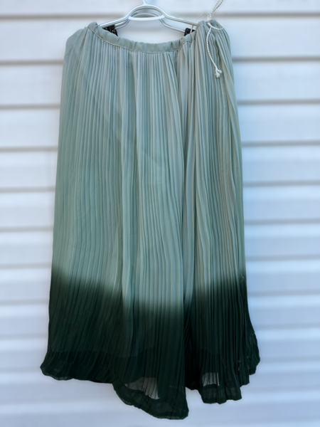CROP TOP&SKIRT,SLEEVES ATTACHED